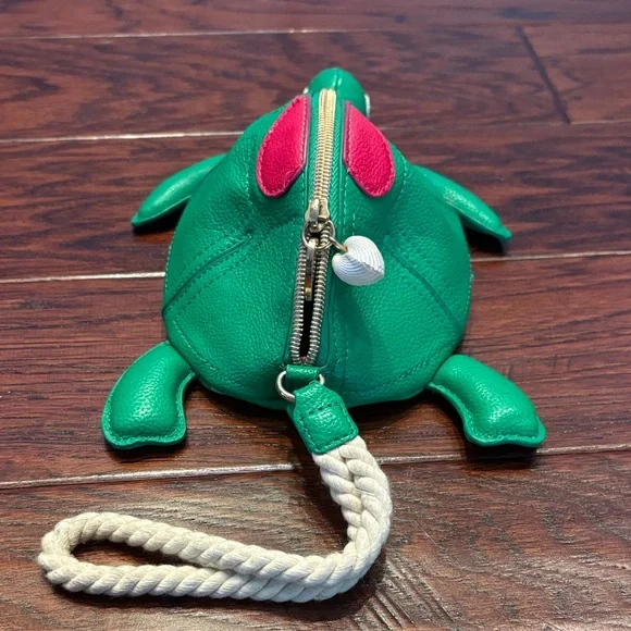 Betsey Johnson "Turtley Awesome" green faux pebbled leather turtle wristlet - Picture 5 of 6